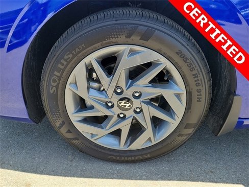 Certified 2024 Hyundai Elantra SEL image 19