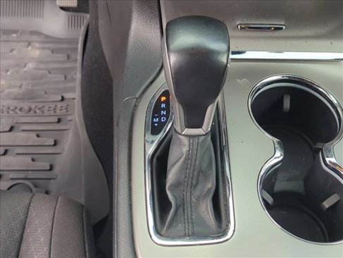 Used 2021 Jeep Grand Cherokee Laredo image 13