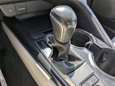 Used 2020 Toyota Camry SE w/ Cold Weather Package image 24
