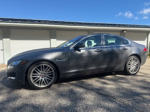 Used 2017 Jaguar XF Prestige image 1