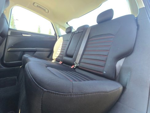 Used 2015 Ford Fusion SE w/ Equipment Group 201A image 19