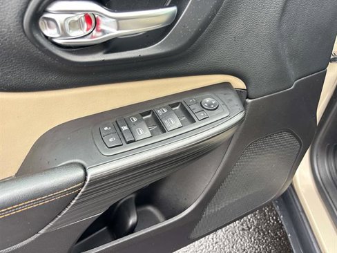Used 2015 Jeep Cherokee Limited image 14