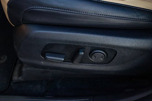Used 2024 Kia Carnival EX image 22