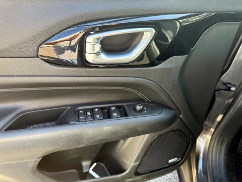 Used 2022 Jeep Compass Latitude w/ Sun and Sound Group image 9