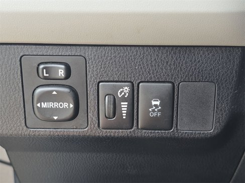 Used 2015 Toyota RAV4 LE image 18