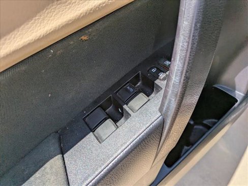 Used 2017 Toyota Corolla LE image 9