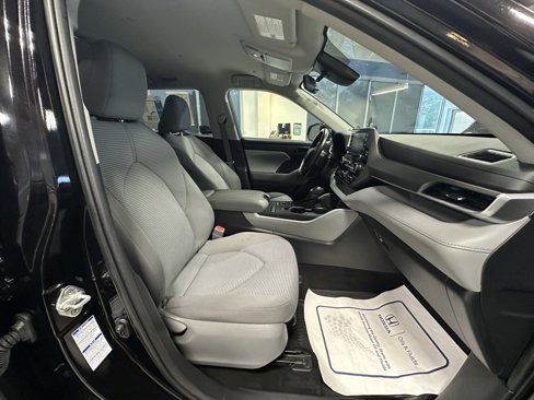 Used 2021 Toyota Highlander LE image 22