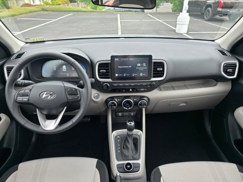 New 2025 Hyundai Venue SEL image 18