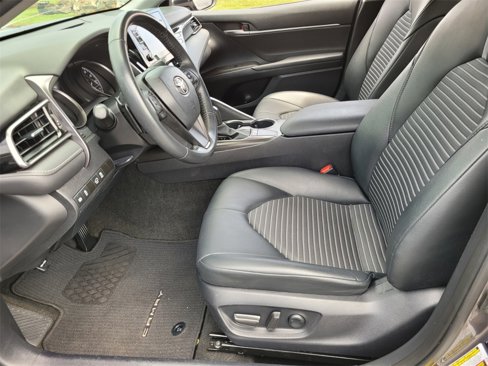 Used 2023 Toyota Camry SE image 10
