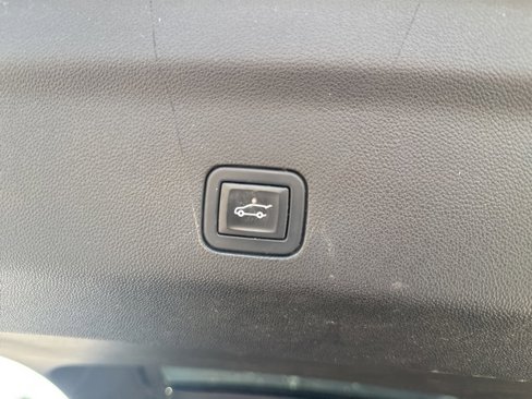 Used 2021 Chevrolet Suburban LT image 28