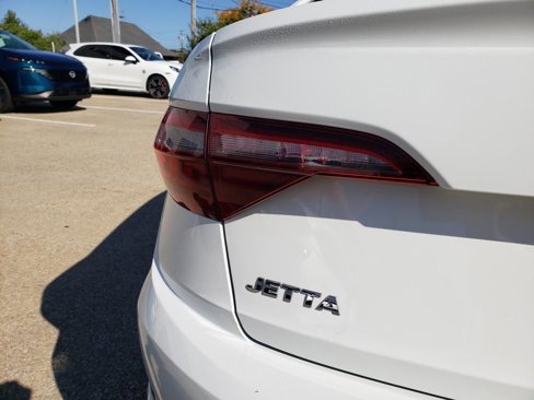 Used 2020 Volkswagen Jetta R-Line w/ R-Line Cold Weather Package image 11
