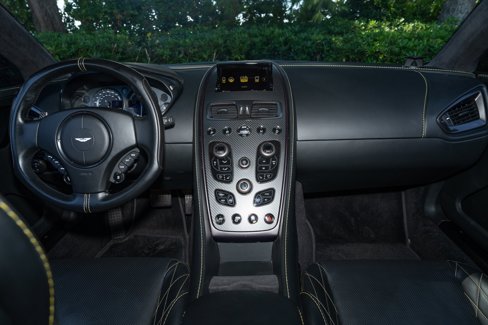 Used 2018 Aston Martin Vanquish S image 19