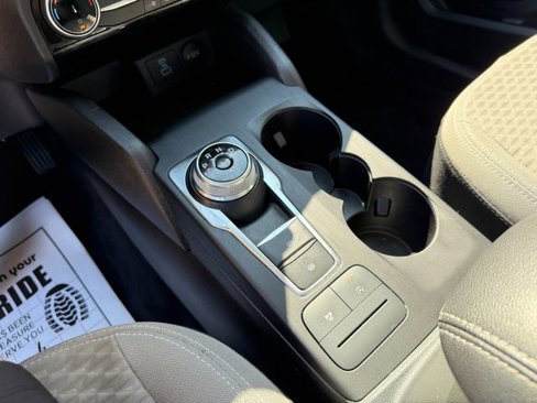 Used 2022 Ford Escape SE w/ SE Sport Appearance Package image 28