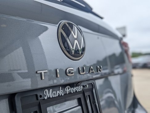 Used 2022 Volkswagen Tiguan SEL R-Line image 11