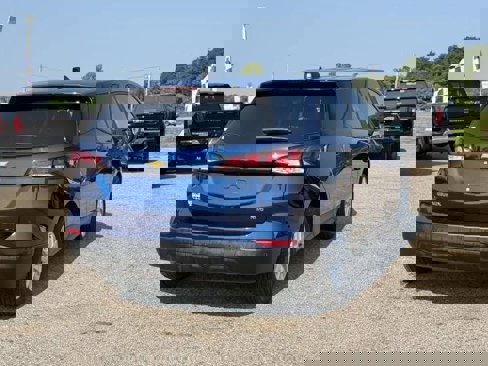 Used 2023 Chevrolet Equinox LS w/ LS Convenience Package image 5