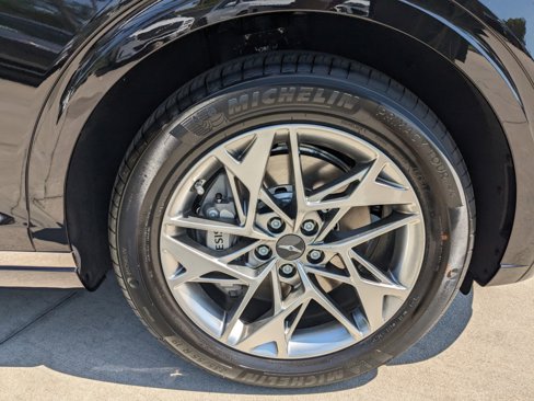Certified 2025 Genesis GV70 2.5T w/ Advanced Package image 9