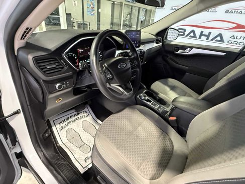 Used 2020 Ford Escape SE image 32