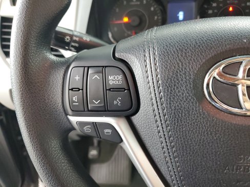 Used 2015 Toyota Sienna LE image 23