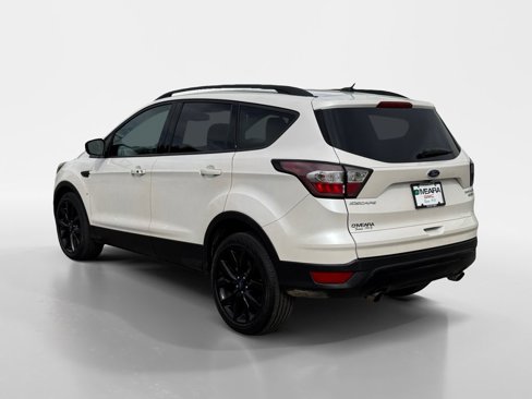 Used 2017 Ford Escape Titanium image 3
