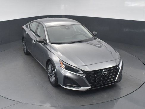 Used 2024 Nissan Altima 2.5 SV image 17