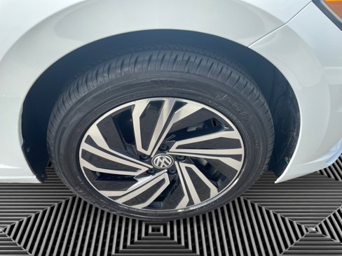 Used 2021 Volkswagen Jetta SEL Premium image 18