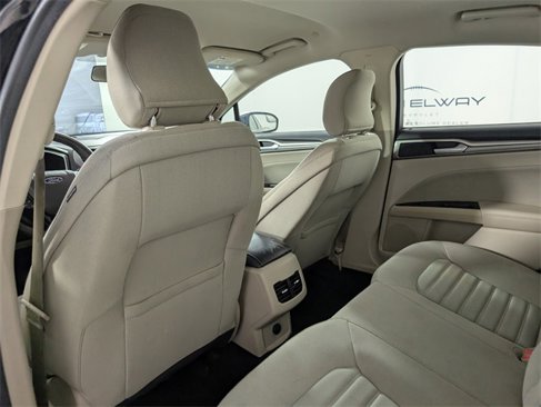 Used 2017 Ford Fusion SE image 18