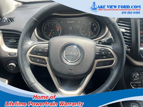 Used 2017 Jeep Cherokee Limited image 18