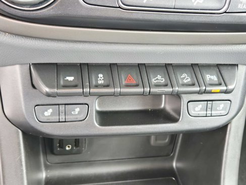 Used 2019 Chevrolet Colorado Z71 image 32