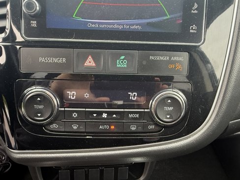 Used 2017 Mitsubishi Outlander SE image 20