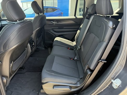 Used 2023 Jeep Grand Cherokee L Laredo image 31