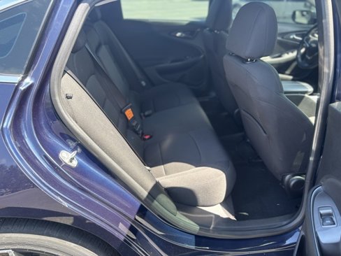 Used 2017 Chevrolet Malibu LT image 17