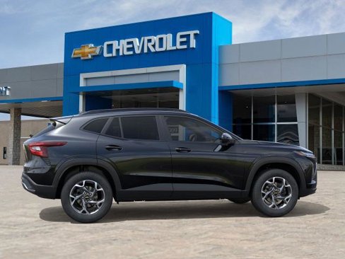 New 2025 Chevrolet Trax LT image 32
