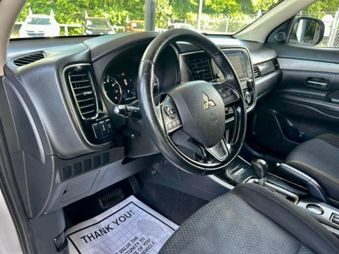 Used 2018 Mitsubishi Outlander SE image 12