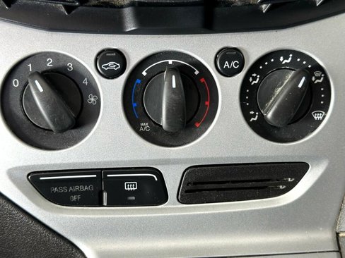 Used 2014 Ford Focus SE w/ SE Winter Package image 19