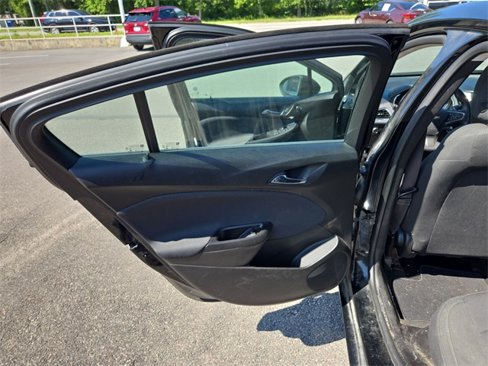 Used 2017 Chevrolet Cruze LT image 23