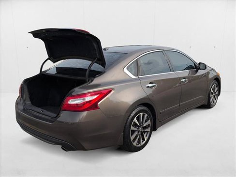 Used 2016 Nissan Altima 2.5 SL w/ 2.5 Technology Package image 6