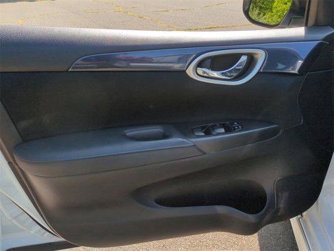 Used 2018 Nissan Sentra SR w/ SR Midnight Edition Package image 11