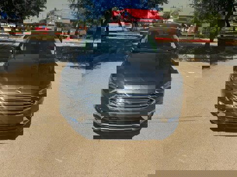 Used 2017 Ford Fusion SE image 3