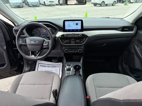 Used 2022 Ford Escape SE w/ Cold Weather Package image 16