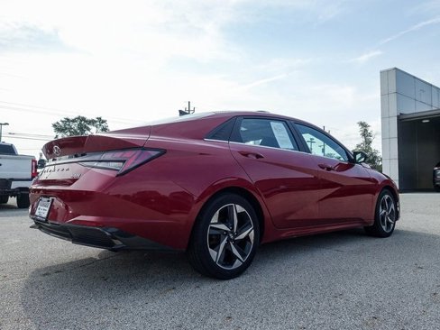 Used 2021 Hyundai Elantra Limited image 11