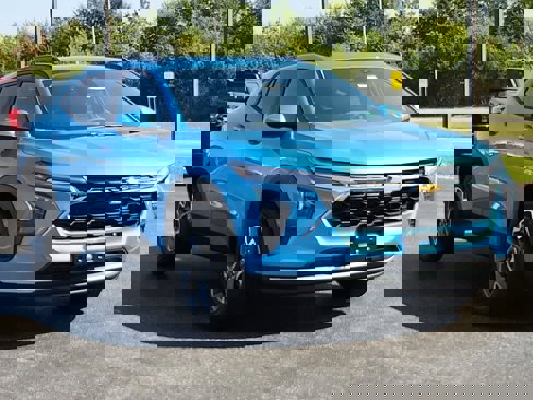 New 2025 Chevrolet Trax LT w/ LT Convenience Package image 2