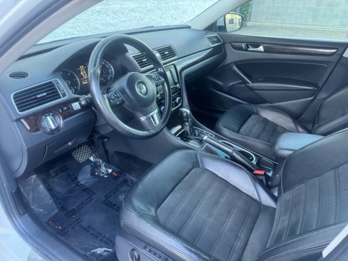 Used 2015 Volkswagen Passat TDI SEL Premium image 12