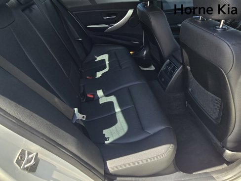 Used 2018 BMW 320i xDrive Sedan w/ Convenience Package image 14