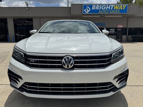 Used 2018 Volkswagen Passat 2.0T R-Line w/ R-Line Lighting Package image 7