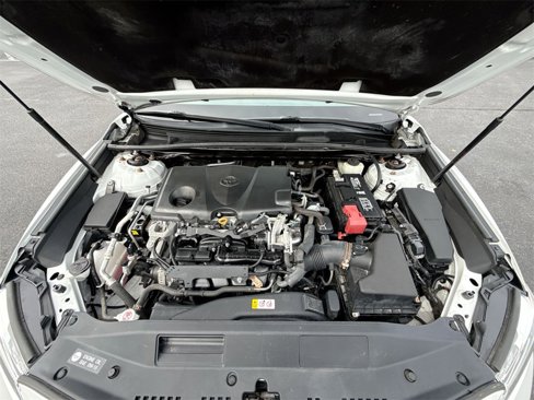 Used 2018 Toyota Camry XLE image 32