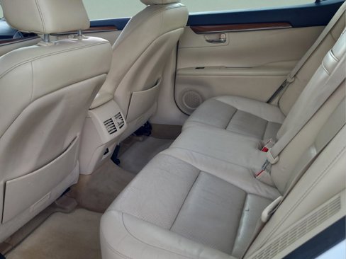 Used 2013 Lexus ES 300h image 9