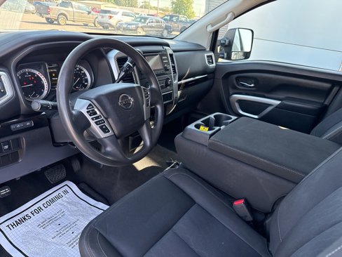 Used 2016 Nissan Titan SV image 28