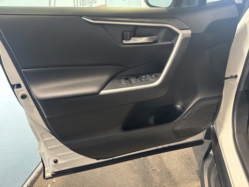 Used 2021 Toyota RAV4 XLE image 32
