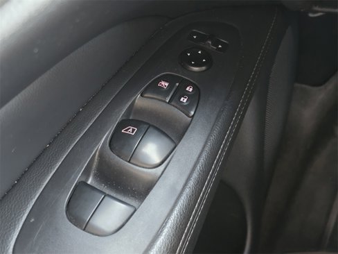 Used 2019 Nissan Pathfinder S image 29