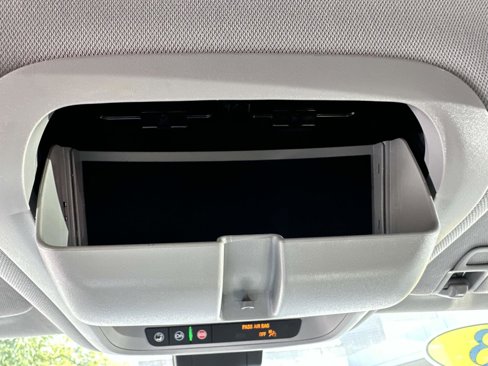 Used 2023 Chevrolet Equinox LT image 38